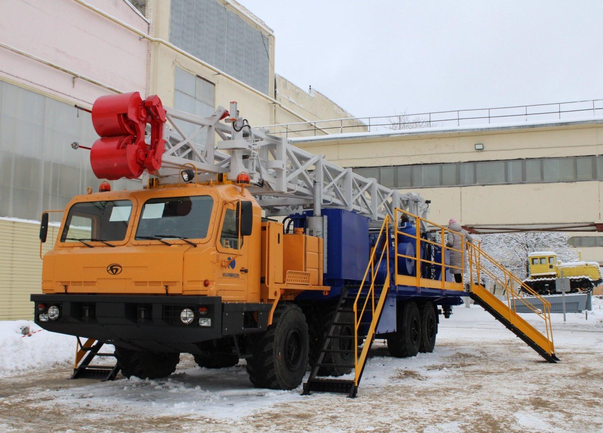 Агрегат ремонтно буровой АРБ 100
