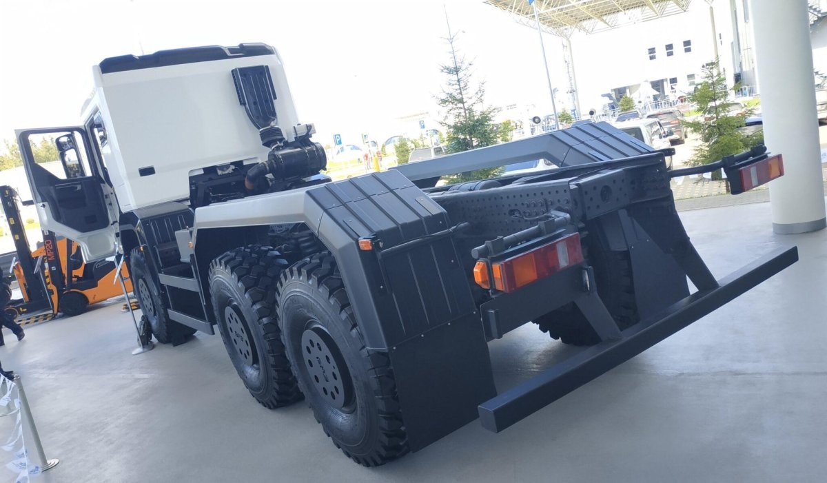 Тягач баз-s36a11