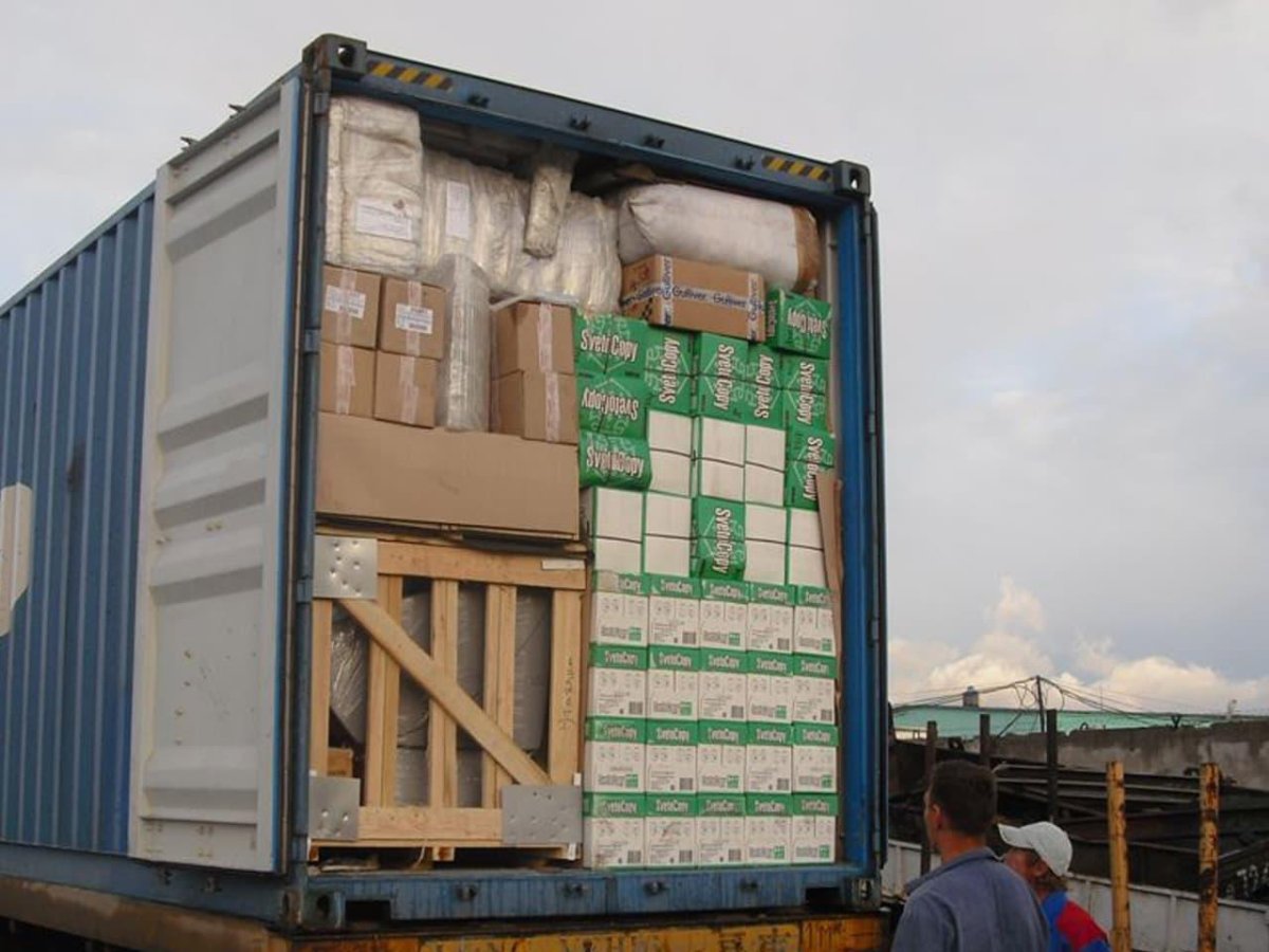 Разгрузка контейнеров