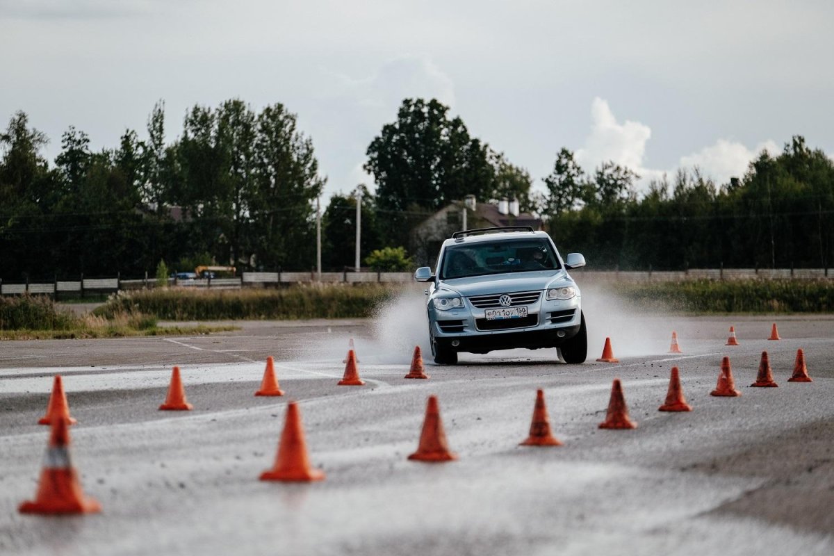 Автомобиль для испытания шин