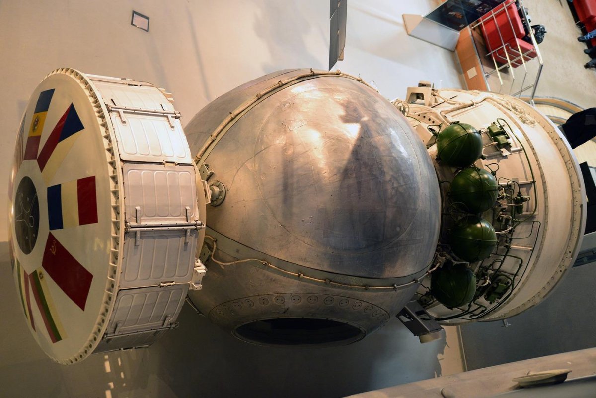 Биоспутник Бион