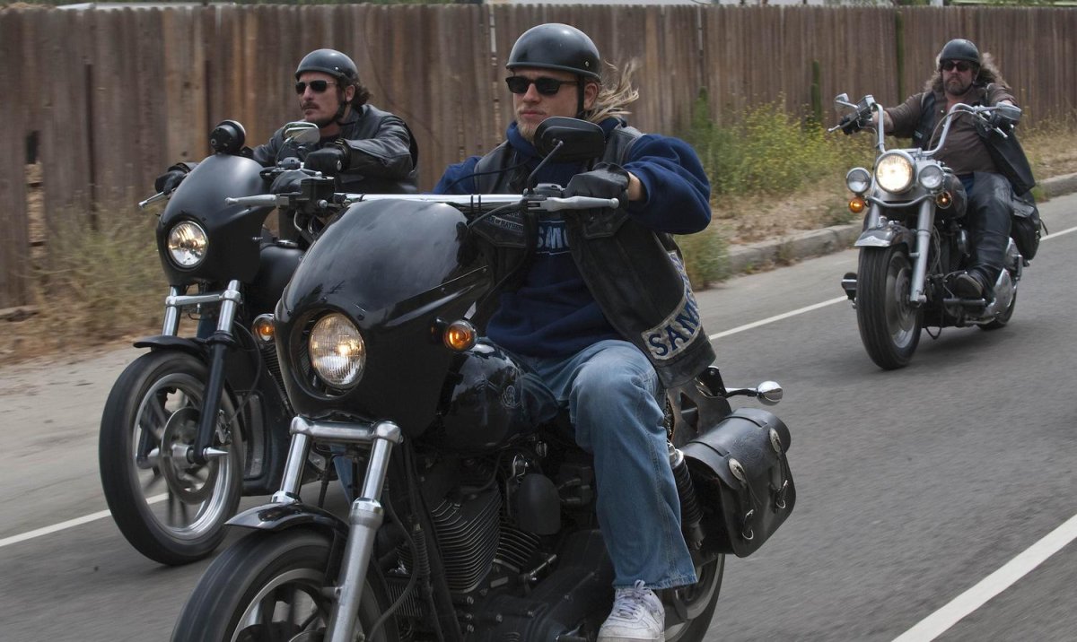 Сыны анархии Джекс на мотоцикле