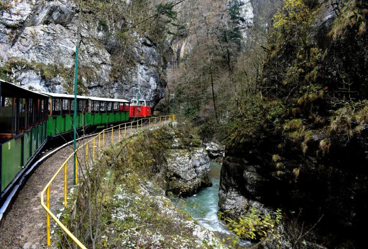 Паровозик Гуамка ущелье