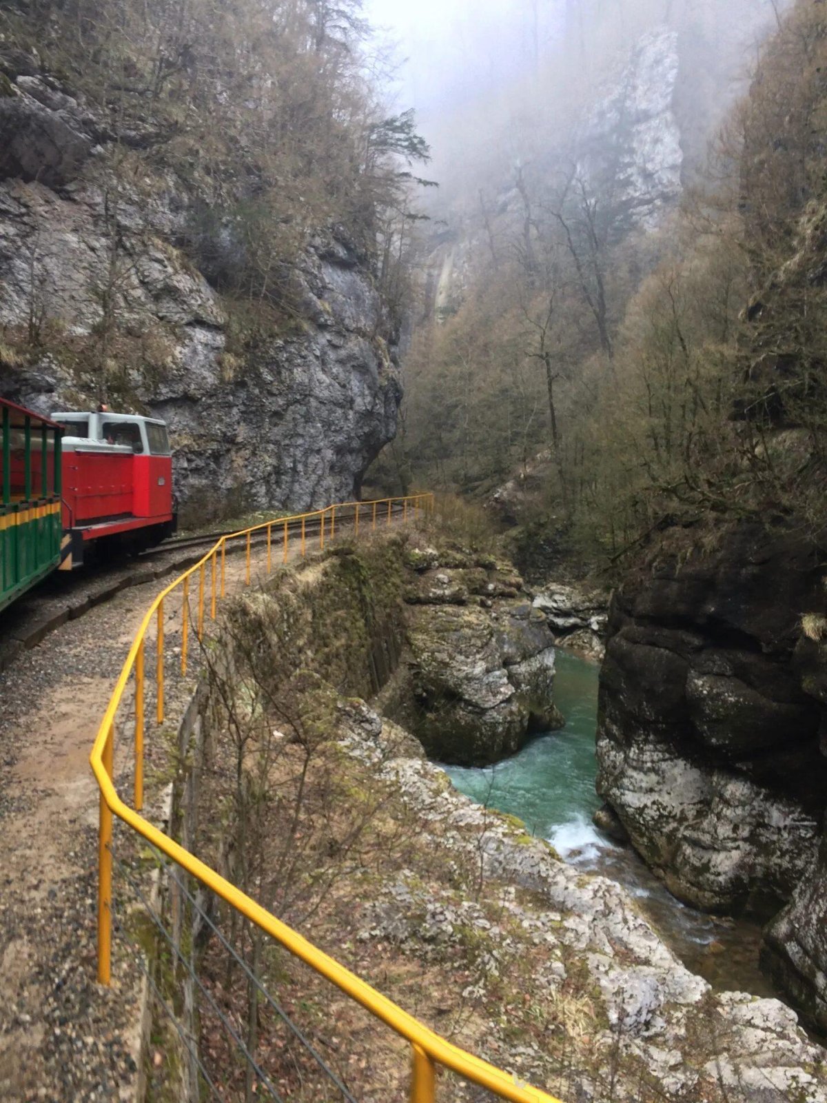 Гуамское ущелье Адыгея поезд