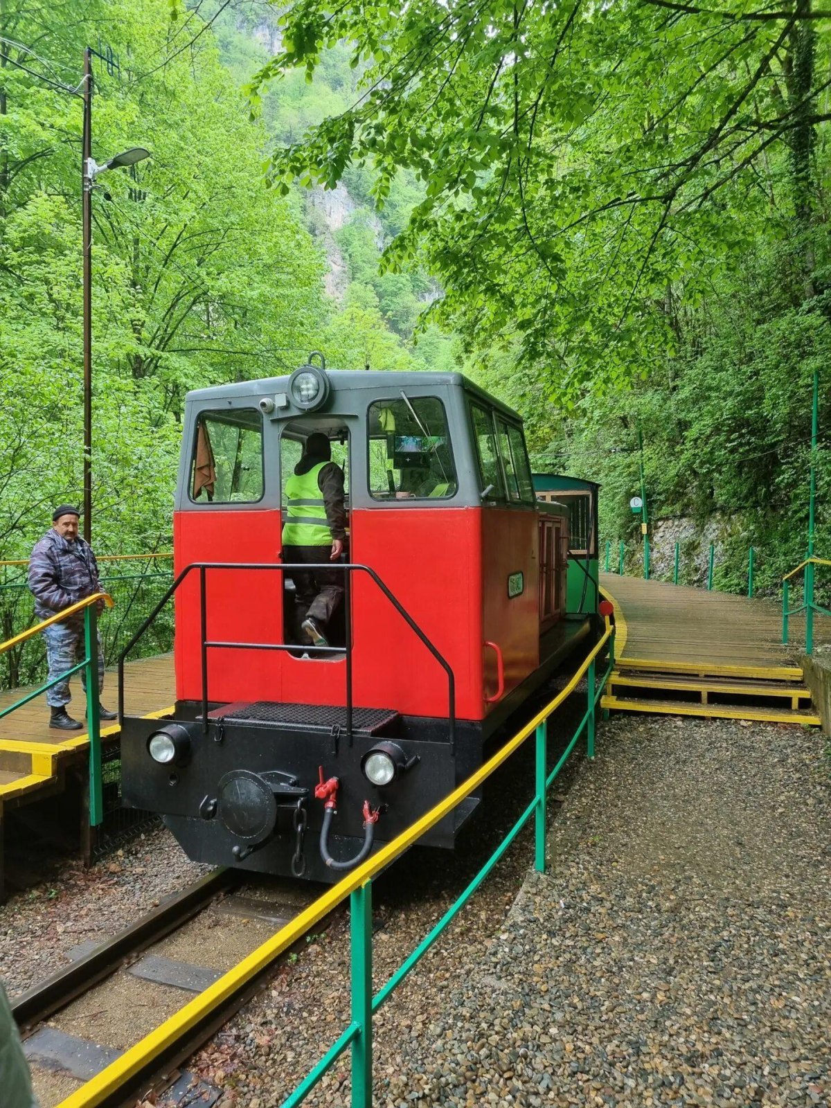 Гуамское ущелье паровозик