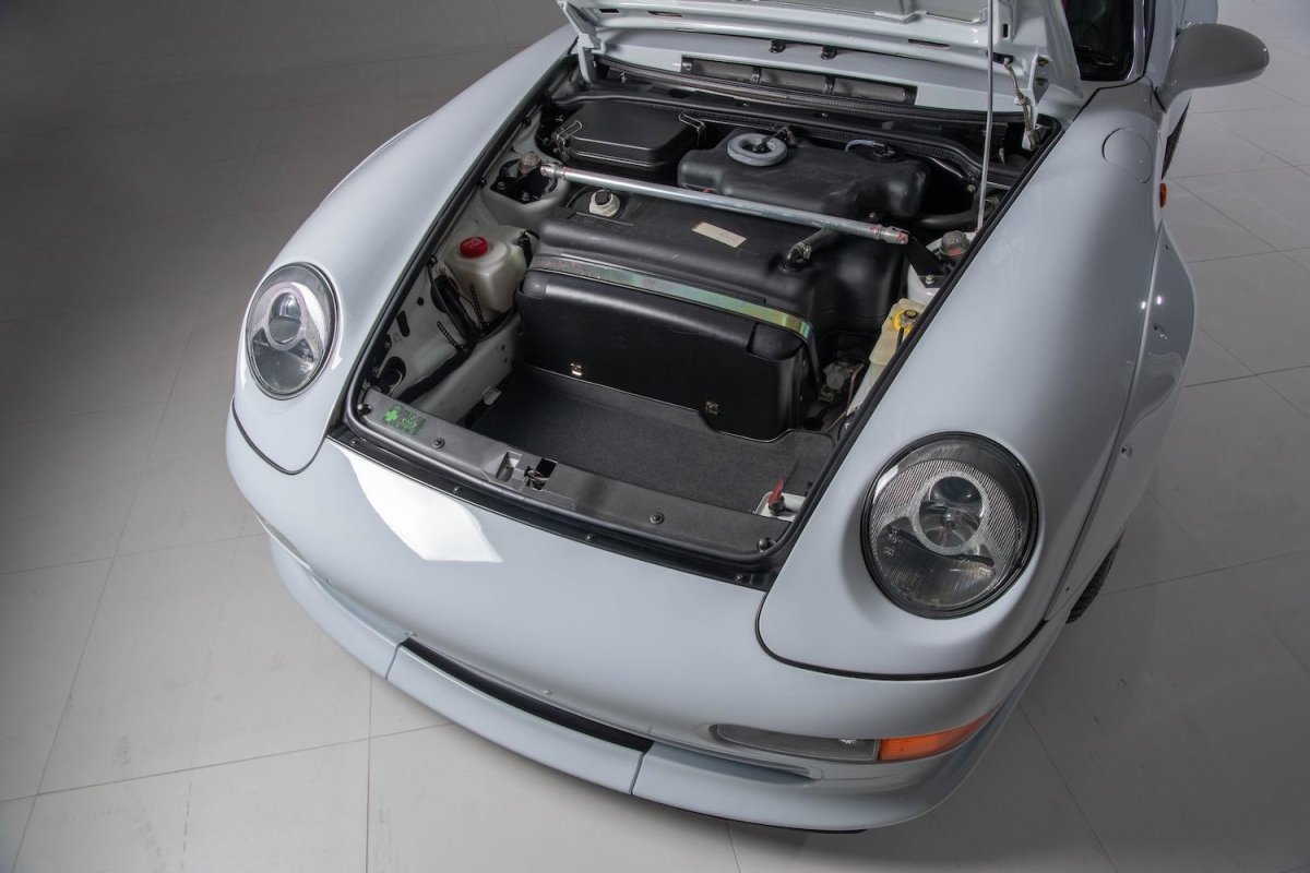 Уровень масла в двигателе Порше 911 2017г