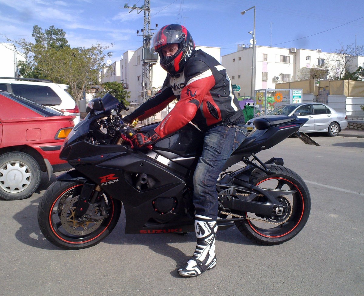 Парень на мотоцикле