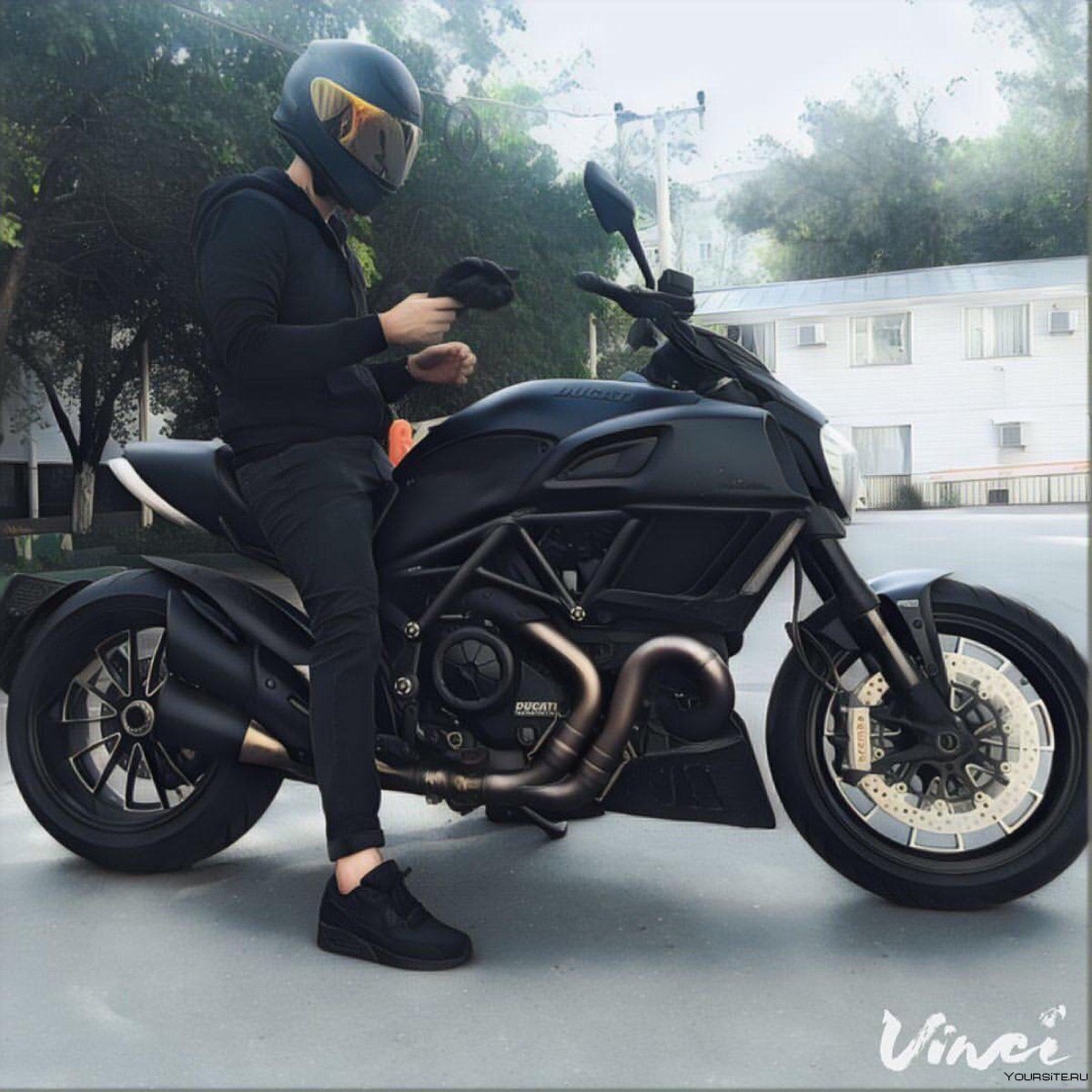 Мотоцикл Амирана Сардарова Ducati