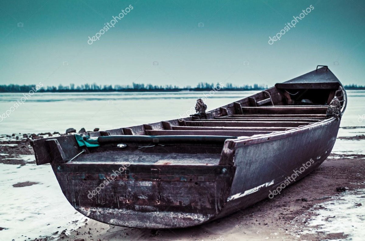 Лодка зима