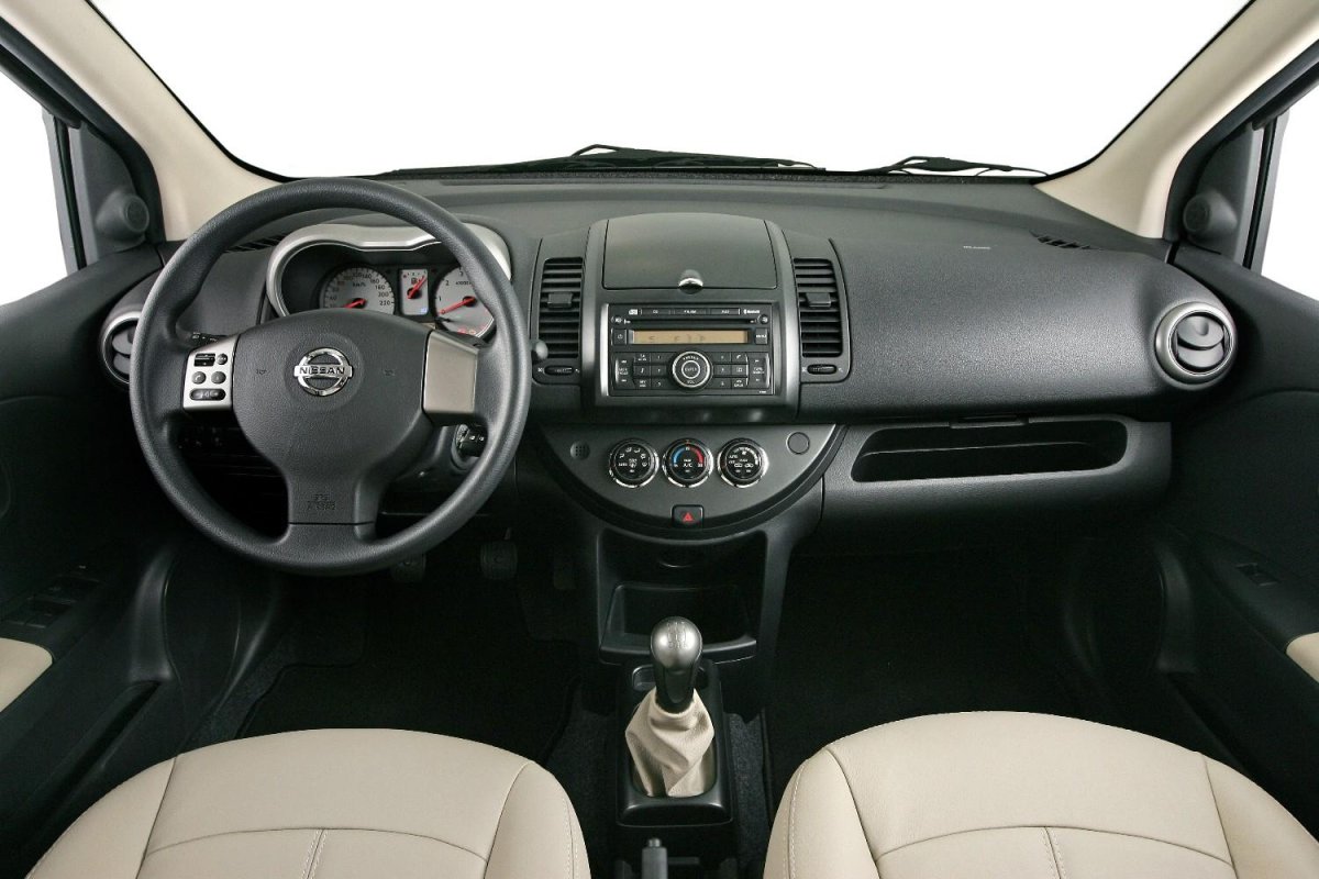 Nissan Note e11 салон