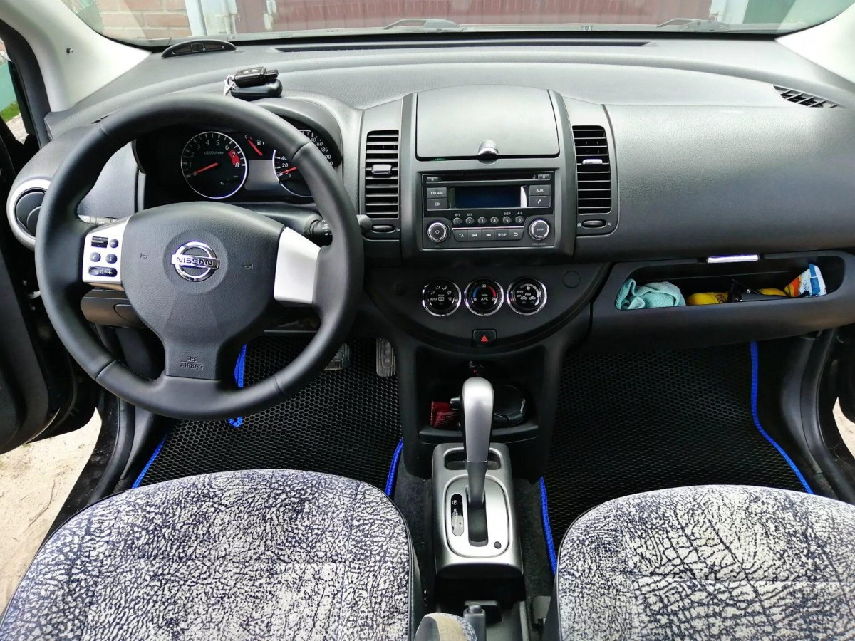 Nissan Note 2010 салон