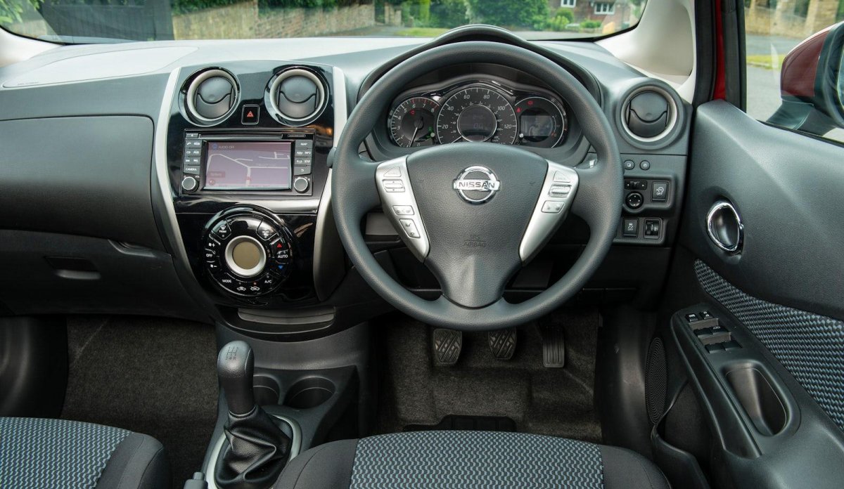 Nissan Note 2012 салон
