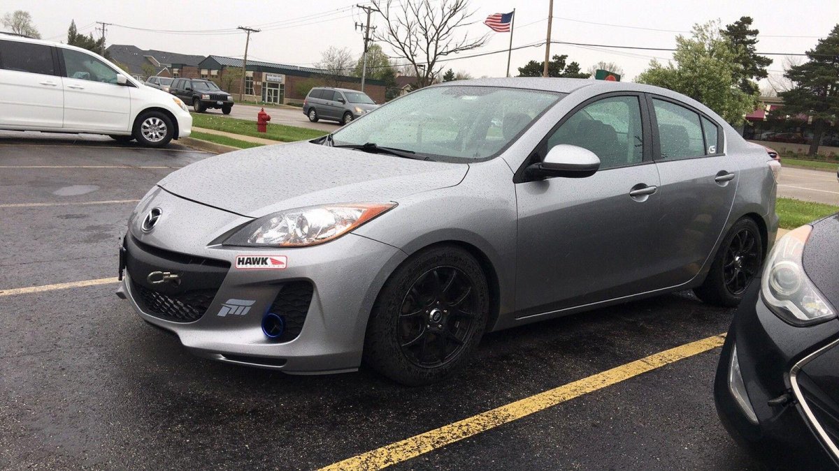 Мазда 3 серая 2016