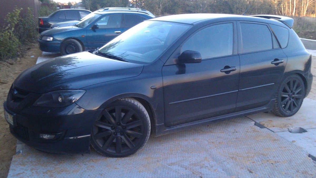 Мазда 3 БК серая на черных дисках