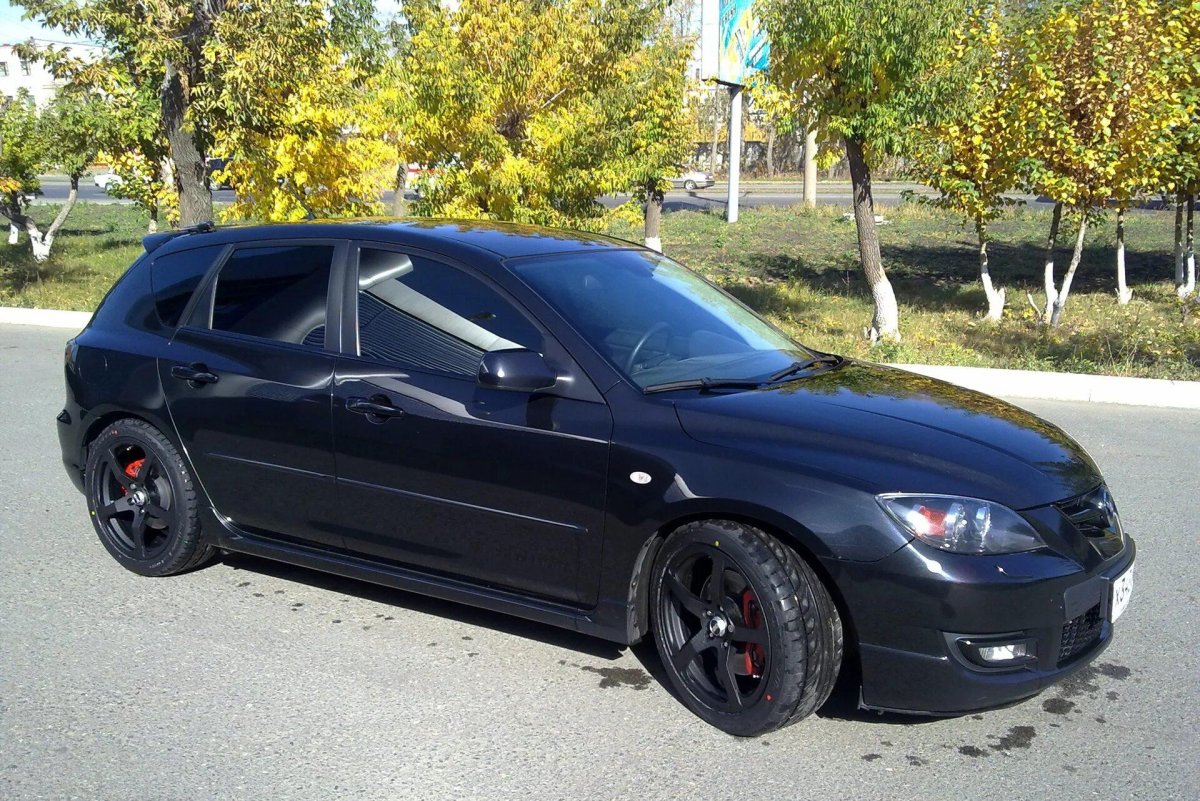 Мазда 3 2008 на черных дисках