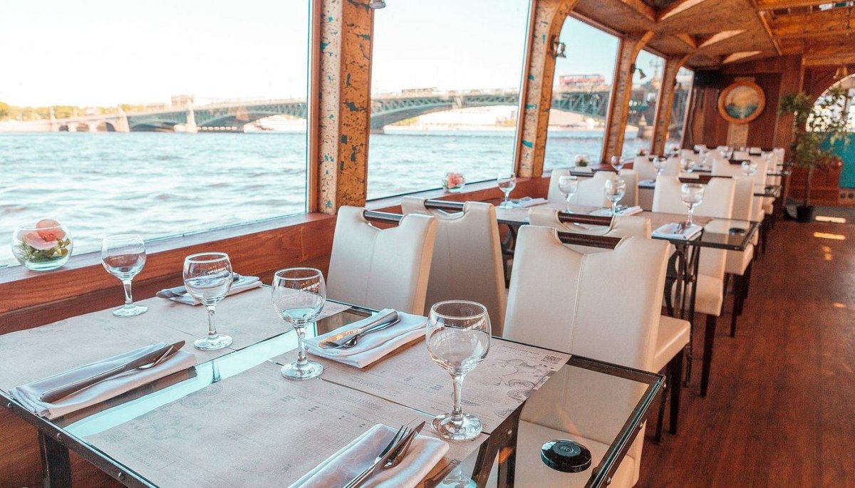 Теплоход ресторан корюшка Санкт-Петербург