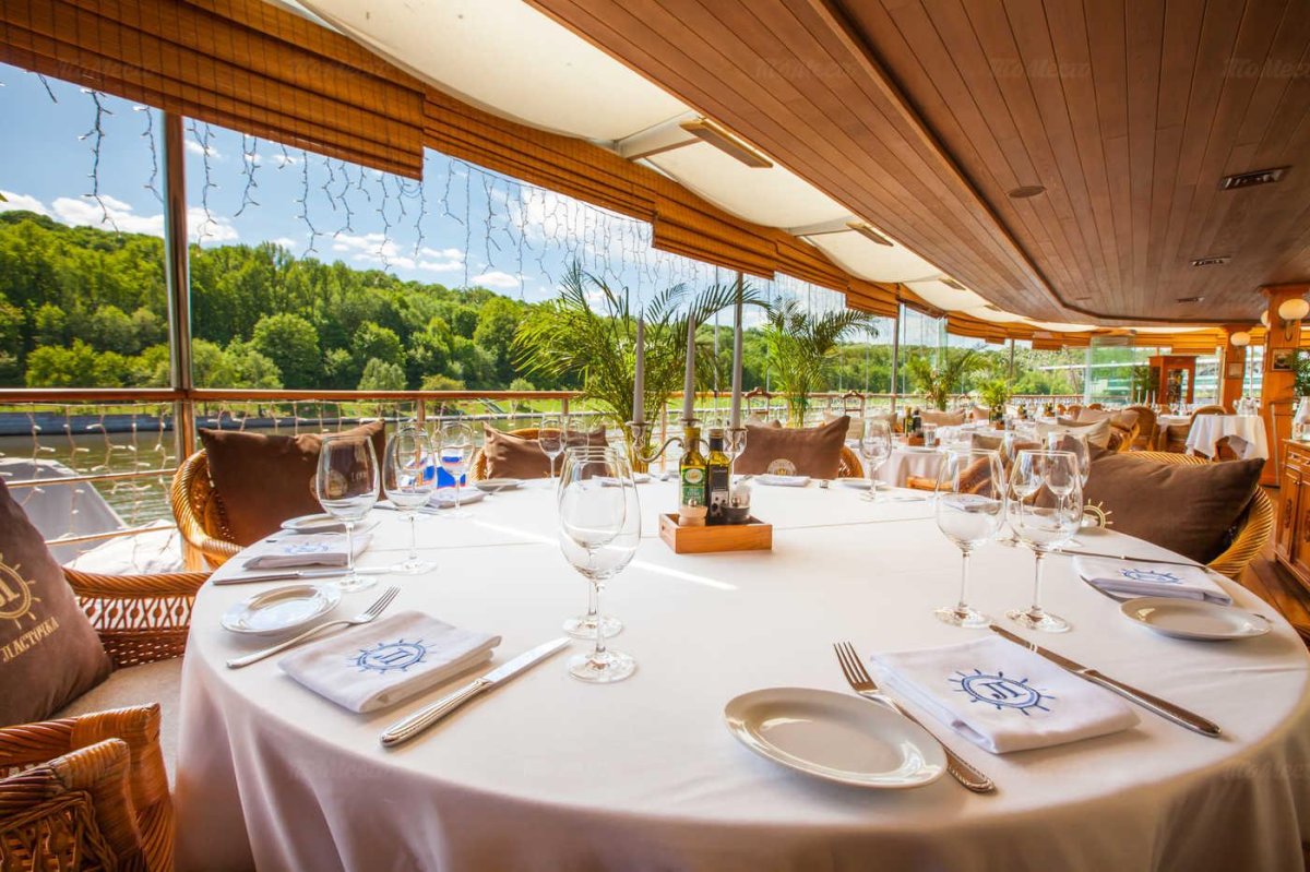 Теплоход Ласточка Москва ресторан