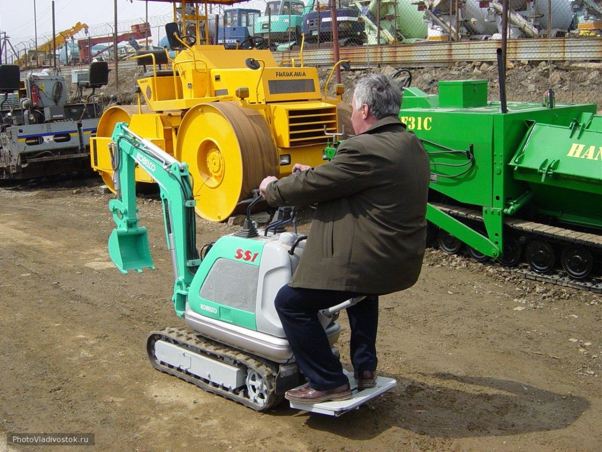 Смешной бульдозер