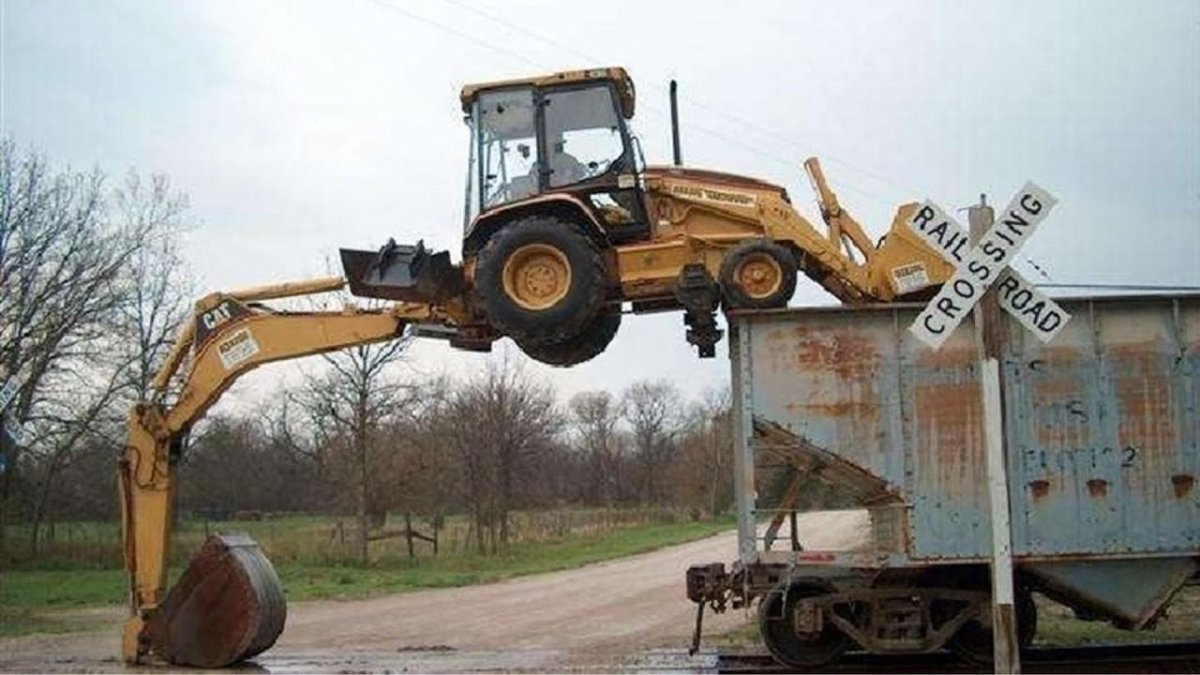 Трактор экскаватор