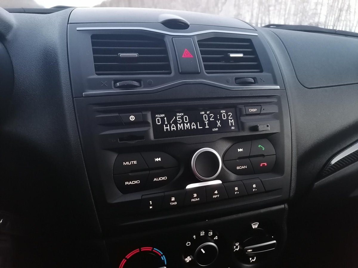 Штатная магнитола Lada Granta FL