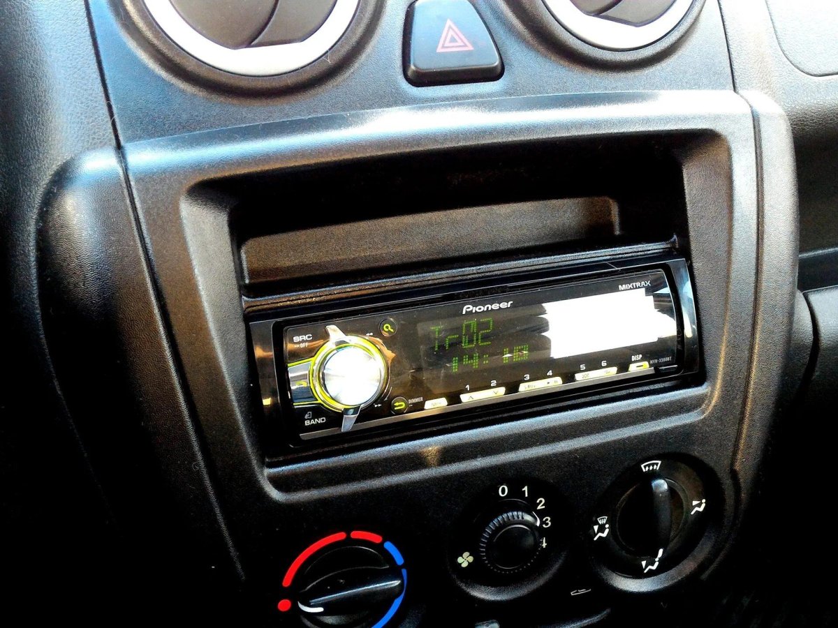 1 Дин магнитола в Лада Гранта