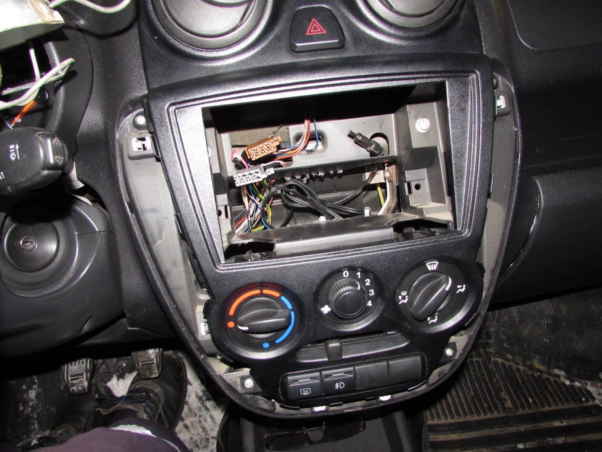 Лада Калина Люкс 2 консоль магнитолы