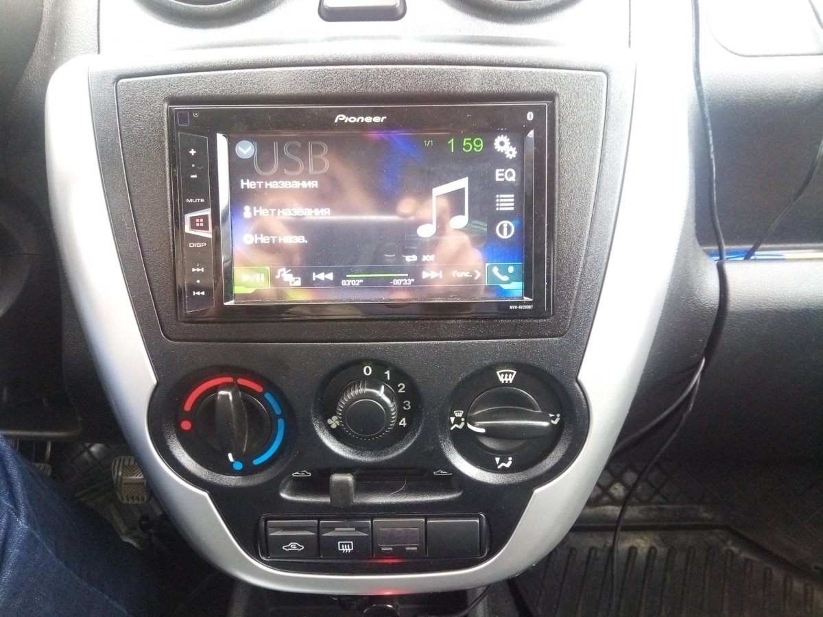 2din автомагнитола в Лада Гранта