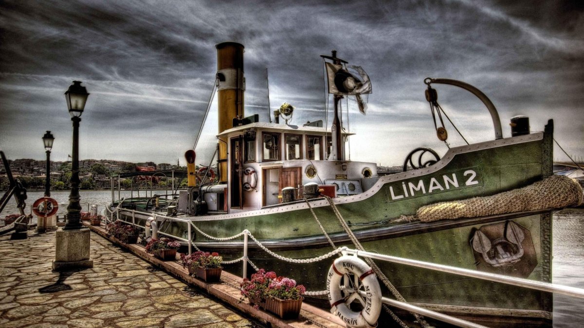 Пристань с кораблями