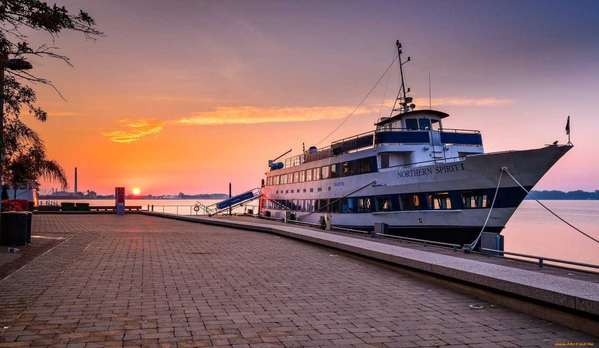 Корабль у причала