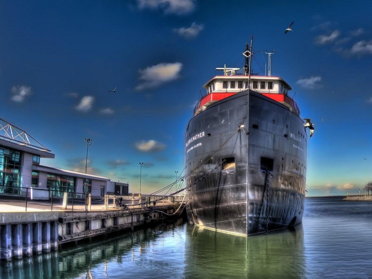 Пристань с кораблями