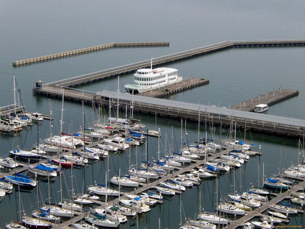 Причал в порту