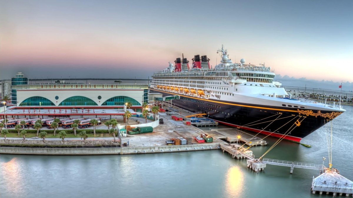 Порт Санкт Петербург Океанский лайнер