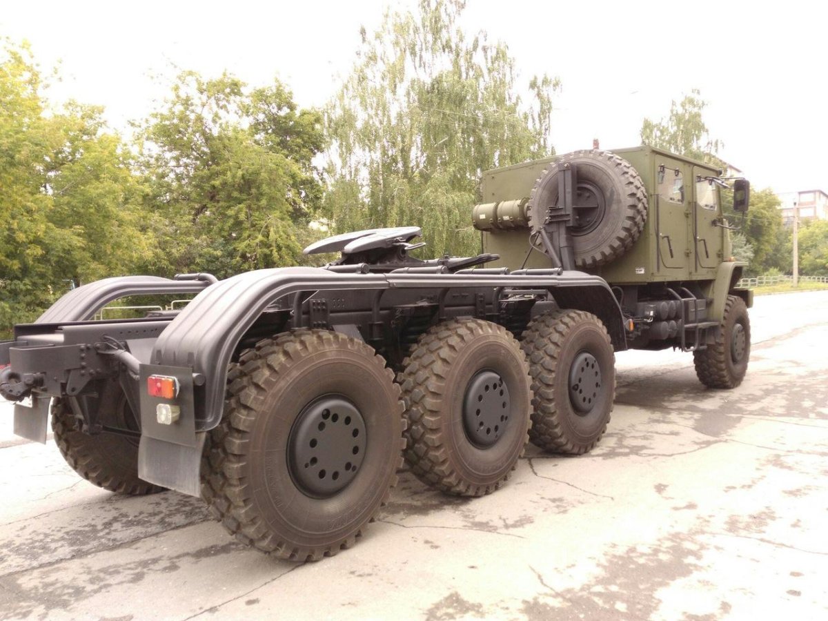 Тягач танковоз Урал 6308
