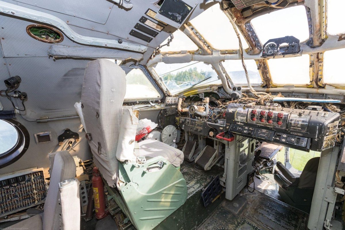 Бе-12 кабина