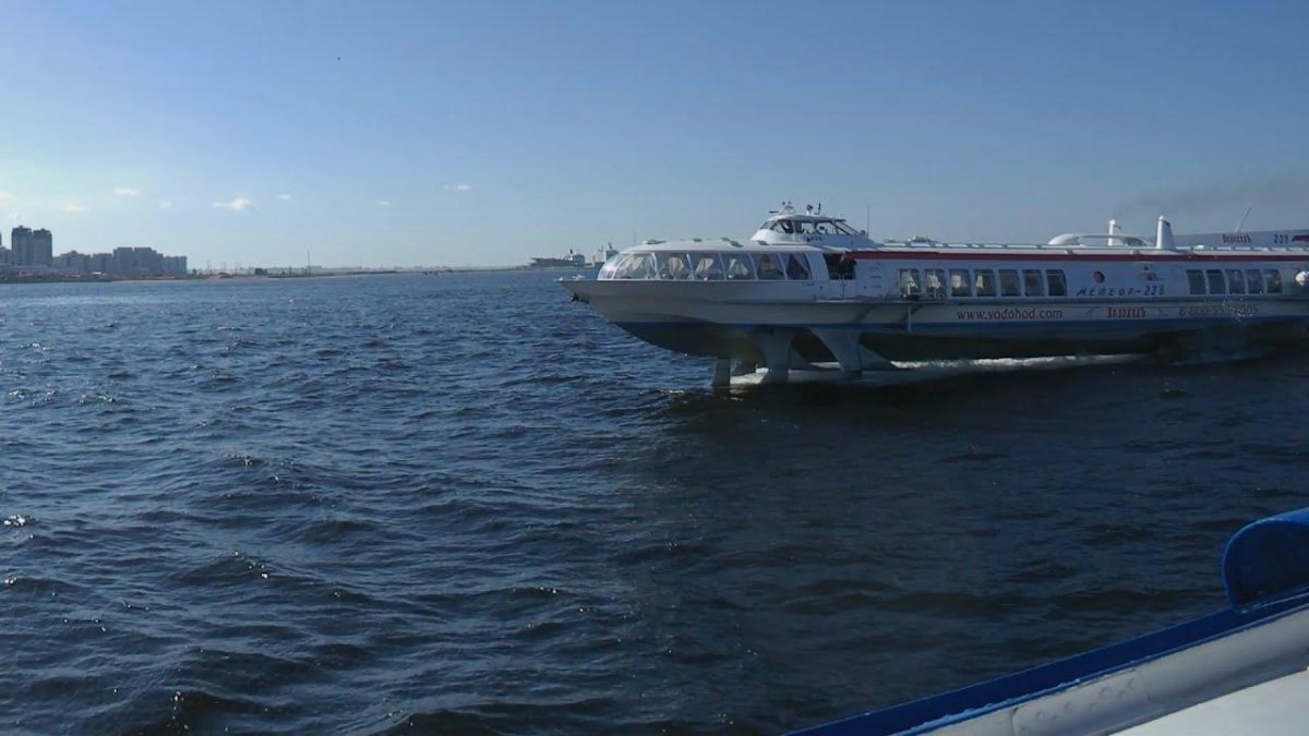 Теплоход Петергоф