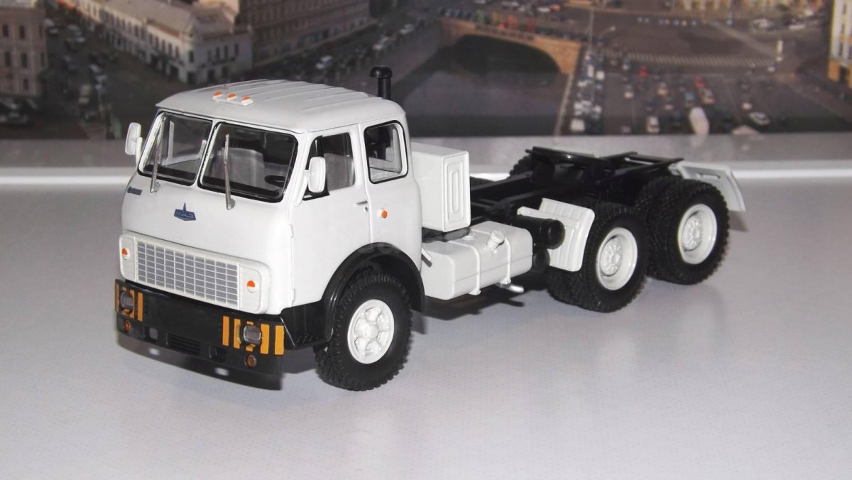 МАЗ 515 седельный тягач