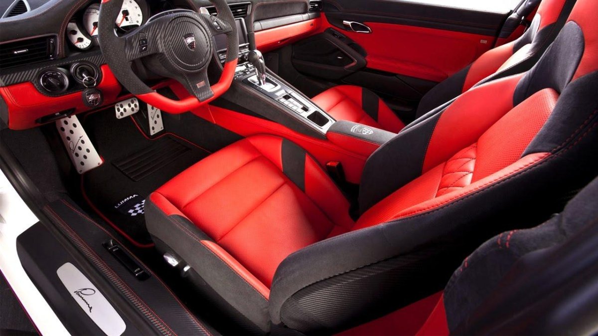 Красный салон Порше 911