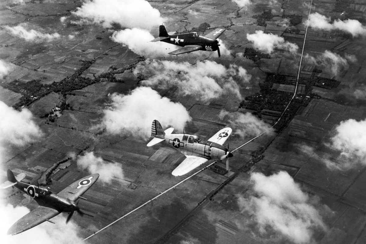 Войны 1941-1945 самолеты бомбят