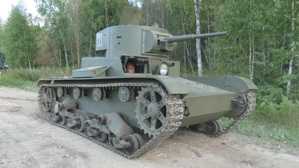 Танк с плугом