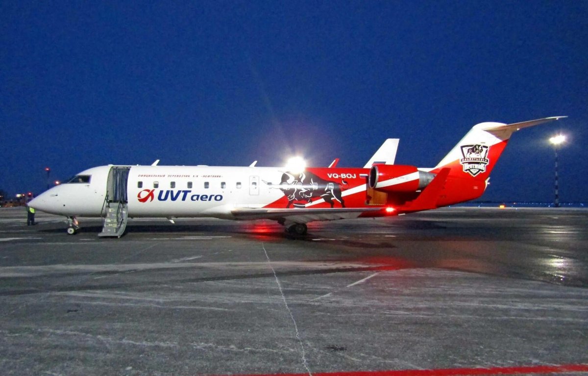 CRJ 200 самолет UVT Aero