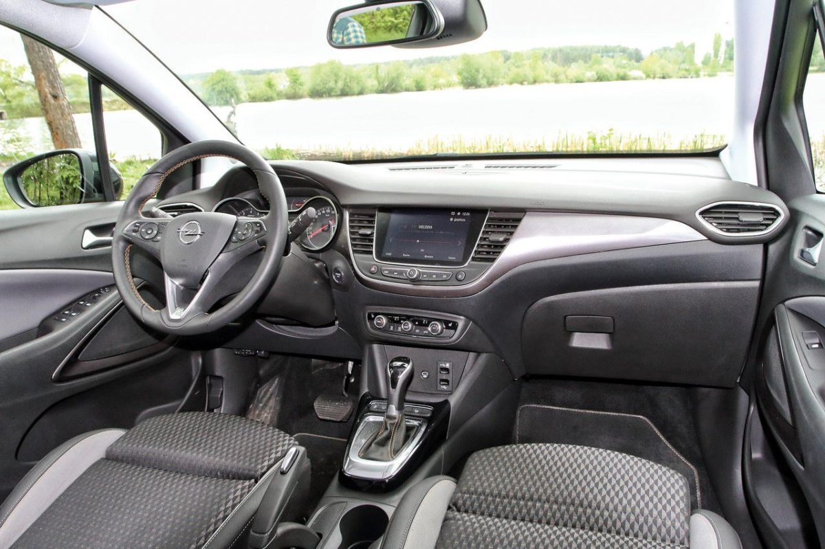 Opel Crossland салон