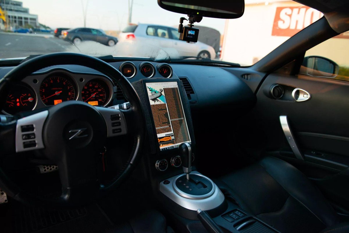 Nissan 350z dashboard