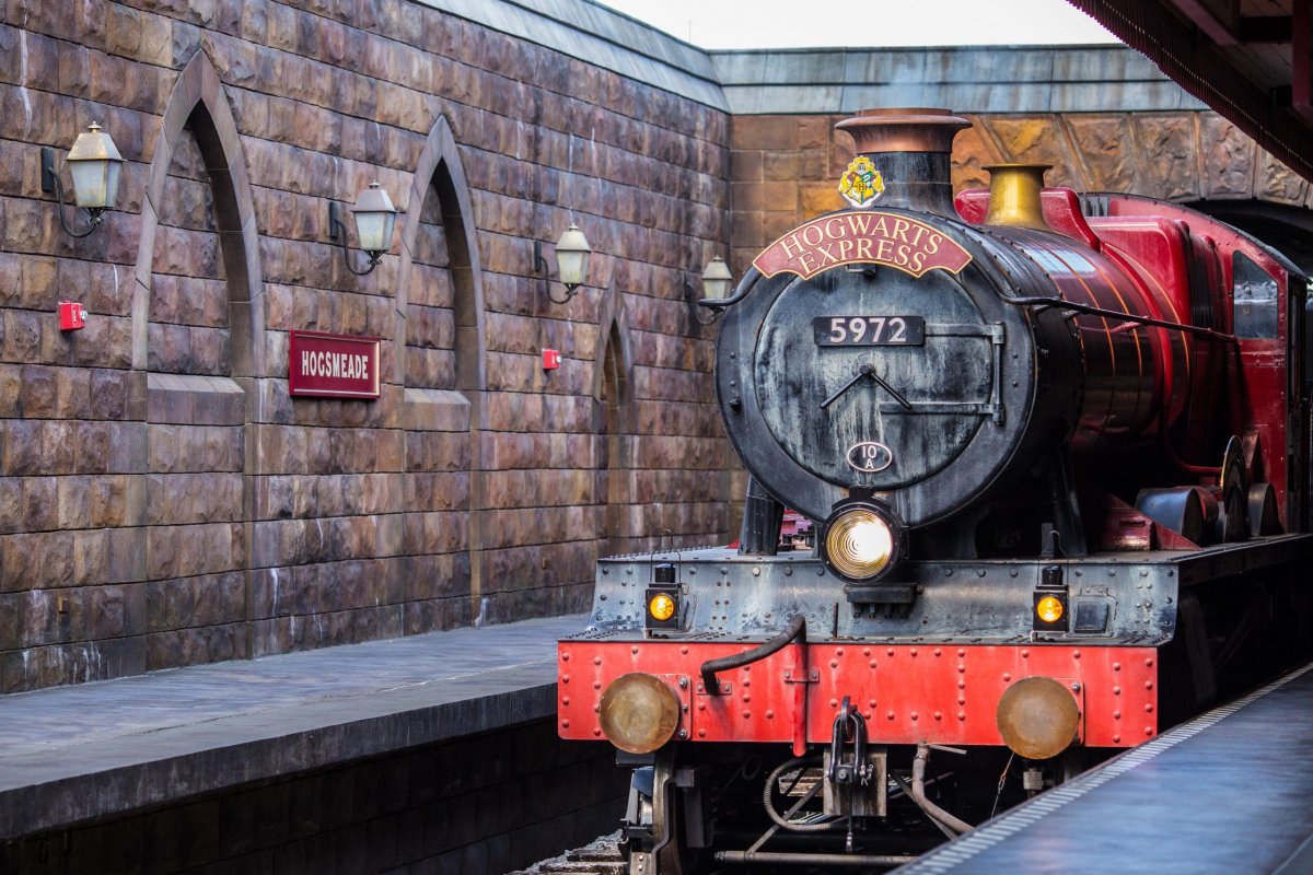 Паровоз Хогвартс экспресс