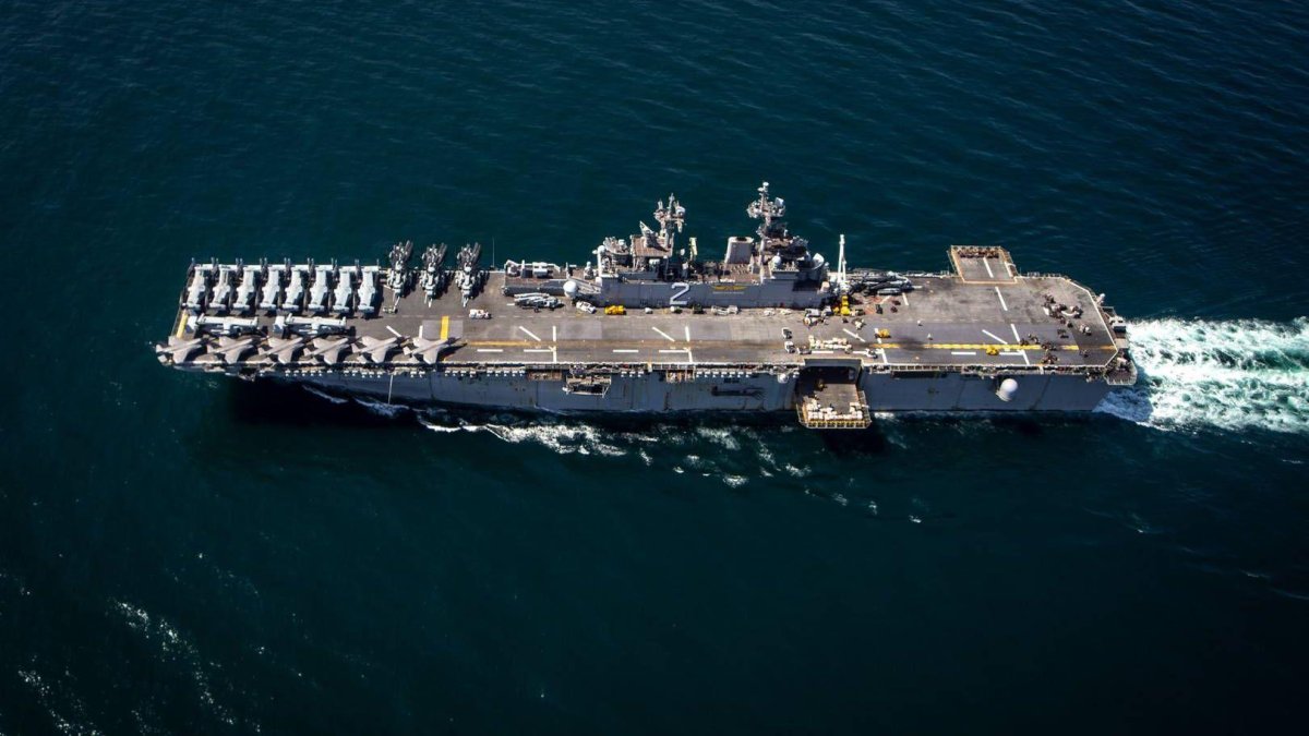 USS «Эссекс» (LHD-2)