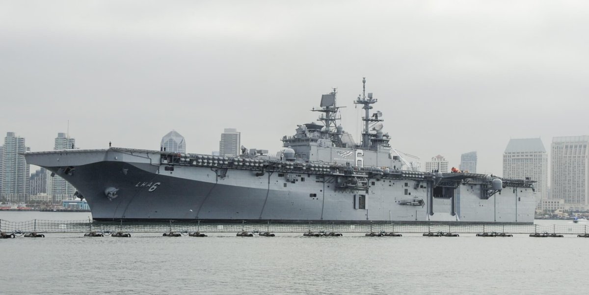 Десантный корабль Америка