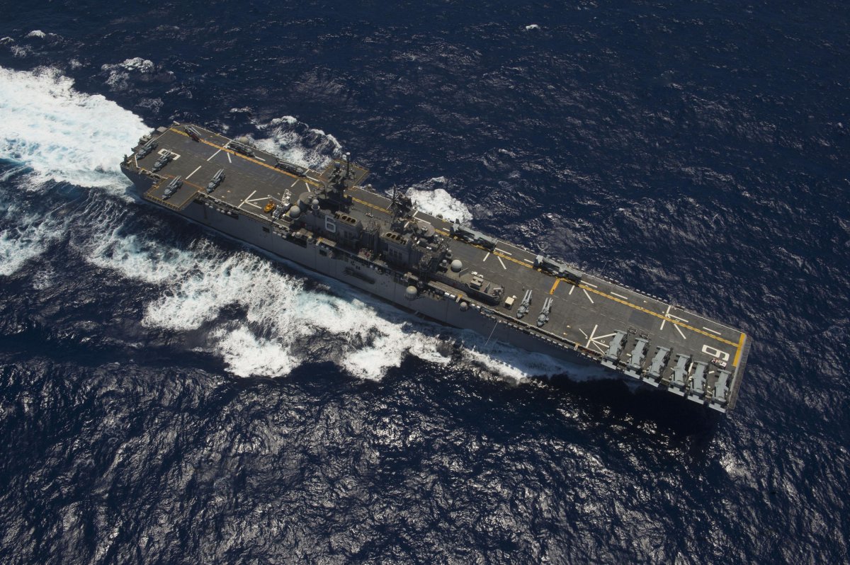 Корабль USS America (LHA 6)