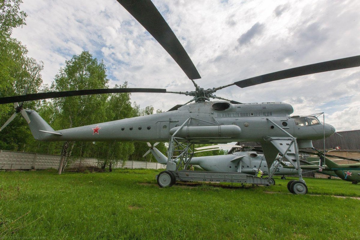 Вертолет ми-10 в Монино
