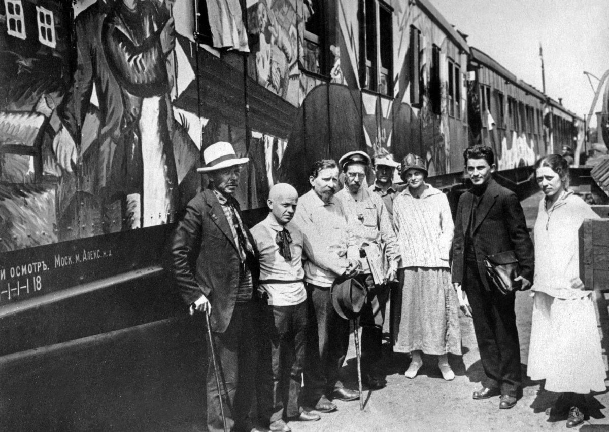 Агитпоезд Октябрьская революция