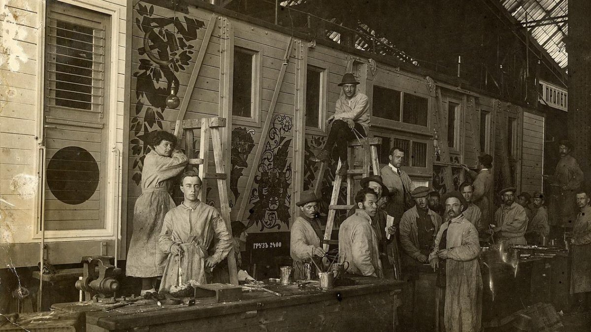 Агитпоезд Октябрьская революция