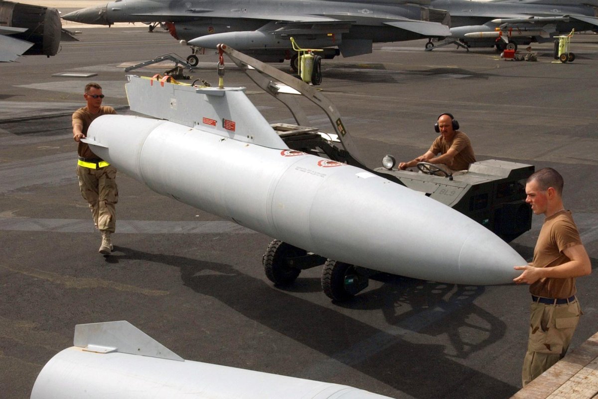 F16 топливные баки